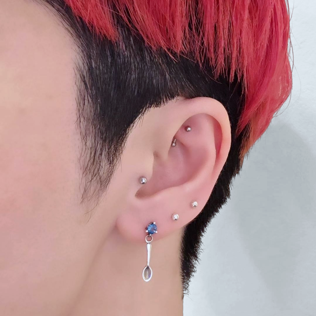 スプーンチャームピアス ロンドンブルートパーズ