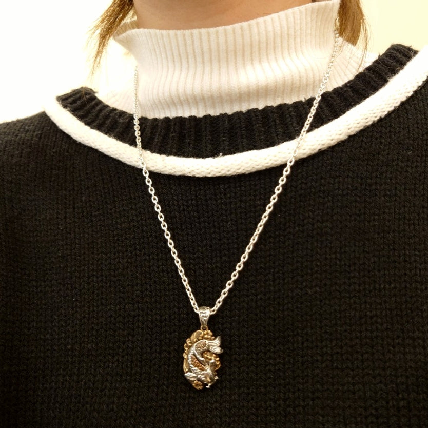 桜と鯉　シルバーペンダントトップ